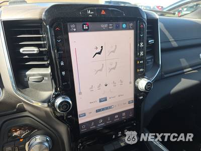 2025 Ram 1500 Laramie Crew Cab Short Bed - zdjęcie 11 z 19 - miniatura