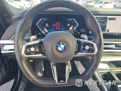 2025 BMW 7 Series Sedan 740i - zdjęcie 10 z 23 - miniatura