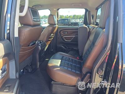 2017 Nissan TITAN Platinum Reserve Crew Cab Short Bed - zdjęcie 13 z 48 - miniatura