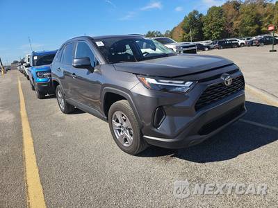 2025 Toyota RAV4 XLE - zdjęcie 3 z 19 - miniatura