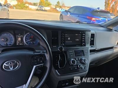 2019 Toyota Sienna XLE 8-Passenger 119.3" WB - zdjęcie 14 z 24 - miniatura