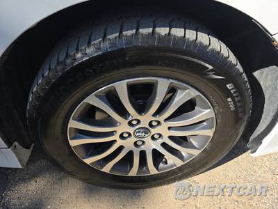 2019 Toyota Sienna XLE 8-Passenger 119.3" WB - zdjęcie 9 z 24 - miniatura