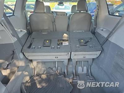 2019 Toyota Sienna XLE 8-Passenger 119.3" WB - zdjęcie 20 z 24 - miniatura