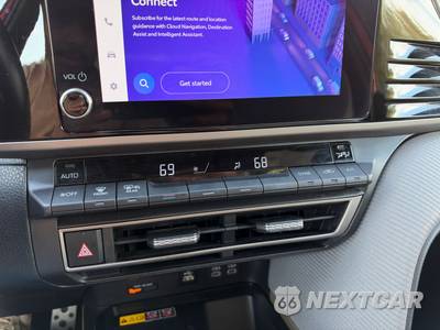 2025 Toyota Camry SE - zdjęcie 23 z 51 - miniatura