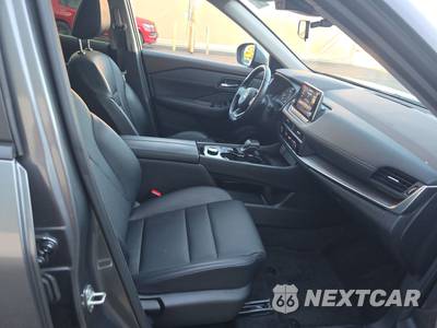 2023 Nissan Rogue SV - zdjęcie 8 z 23 - miniatura