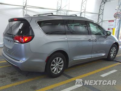 2018 Chrysler Pacifica Touring L 121.6" WB - zdjęcie 4 z 19 - miniatura
