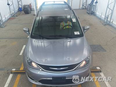 2018 Chrysler Pacifica Touring L 121.6" WB - zdjęcie 2 z 19 - miniatura