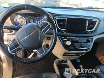2018 Chrysler Pacifica Touring L 121.6" WB - zdjęcie 11 z 19 - miniatura