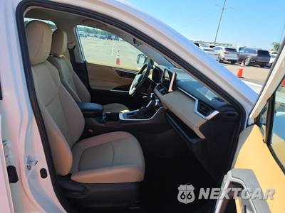 2025 Toyota RAV4 LE - zdjęcie 8 z 25 - miniatura