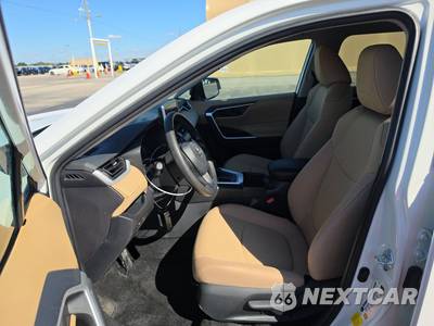 2025 Toyota RAV4 LE - zdjęcie 7 z 25 - miniatura