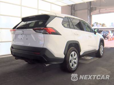 2025 Toyota RAV4 LE - zdjęcie 4 z 25 - miniatura