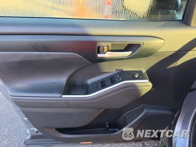 2023 Toyota Highlander XLE - zdjęcie 9 z 36 - miniatura