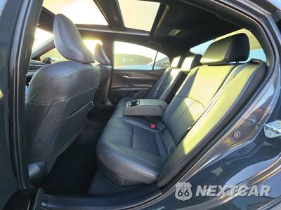 2025 Toyota Camry XSE - zdjęcie 13 z 30 - miniatura