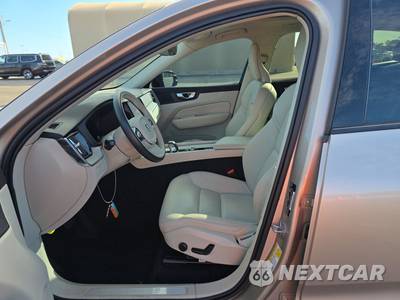 2024 Volvo XC60 B5 Plus Dark Theme - zdjęcie 7 z 31 - miniatura