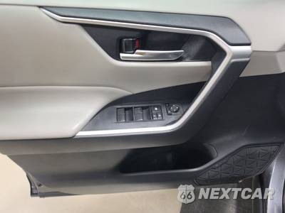 2019 Toyota RAV4 XLE - zdjęcie 9 z 18 - miniatura