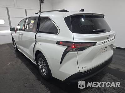 2026 Toyota Sienna XLE 8-Passenger - zdjęcie 6 z 18 - miniatura