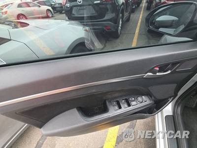 2020 Hyundai Elantra SEL Sedan - zdjęcie 9 z 45 - miniatura