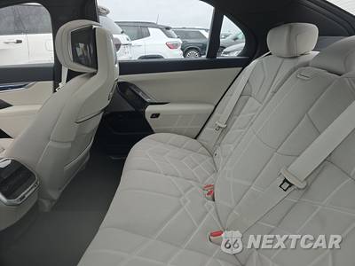 2024 BMW 7 Series 760i xDrive - zdjęcie 13 z 20 - miniatura