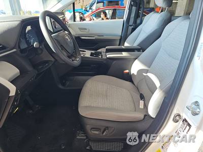 2025 Toyota Sienna LE 8-Passenger 120.5" WB - zdjęcie 7 z 26 - miniatura