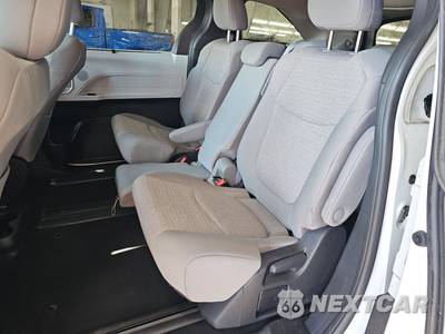 2025 Toyota Sienna LE 8-Passenger 120.5" WB - zdjęcie 13 z 26 - miniatura