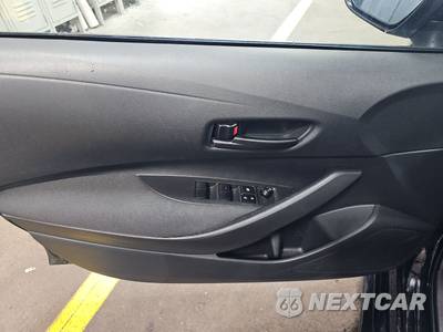 2025 Toyota Corolla LE Sedan - zdjęcie 9 z 32 - miniatura