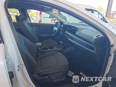 2025 Kia K4 LXS - zdjęcie 8 z 23 - miniatura