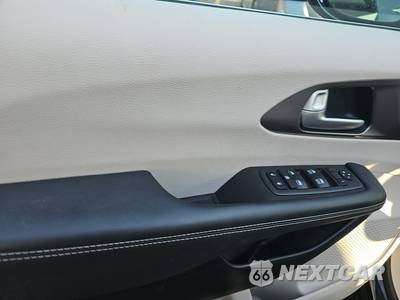 2024 Chrysler Pacifica Touring L 121.6" WB - zdjęcie 9 z 27 - miniatura