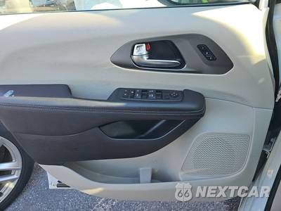 2023 Chrysler Pacifica Touring L 121.6" WB - zdjęcie 9 z 28 - miniatura