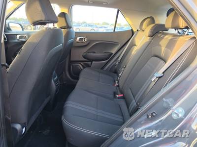 2025 Hyundai Venue SEL - zdjęcie 13 z 21 - miniatura