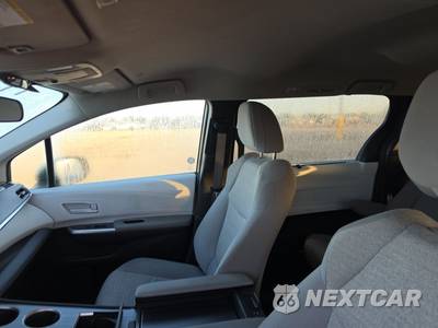 2025 Toyota Sienna LE 8-Passenger 120.5" WB - zdjęcie 18 z 30 - miniatura