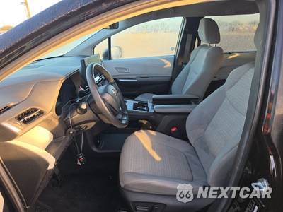 2025 Toyota Sienna LE 8-Passenger 120.5" WB - zdjęcie 7 z 30 - miniatura