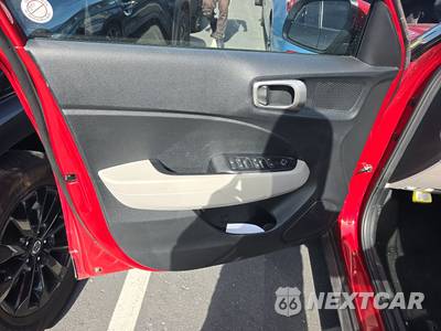 2025 Hyundai Venue SEL - zdjęcie 9 z 30 - miniatura