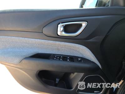 2025 Jeep Compass Latitude - zdjęcie 9 z 23 - miniatura