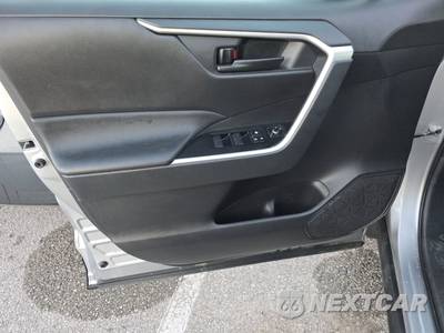 2025 Toyota RAV4 LE - zdjęcie 9 z 20 - miniatura