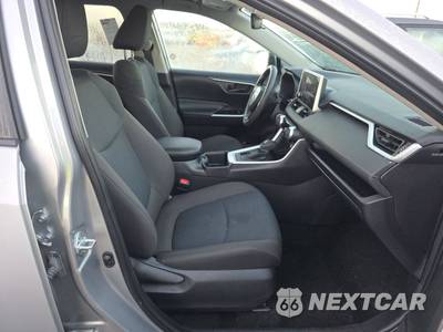 2025 Toyota RAV4 LE - zdjęcie 8 z 20 - miniatura