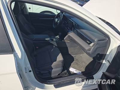 2025 Toyota Camry LE - zdjęcie 8 z 31 - miniatura