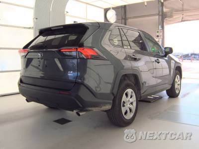 2025 Toyota RAV4 LE - zdjęcie 4 z 32 - miniatura
