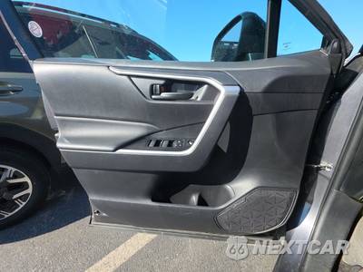 2025 Toyota RAV4 LE - zdjęcie 9 z 32 - miniatura