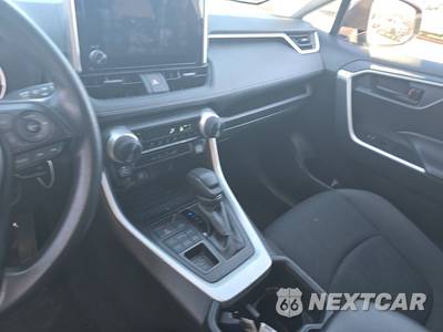 2025 Toyota RAV4 LE - zdjęcie 11 z 31 - miniatura
