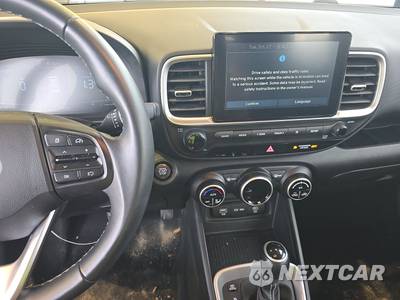 2025 Hyundai Venue SEL - zdjęcie 11 z 23 - miniatura
