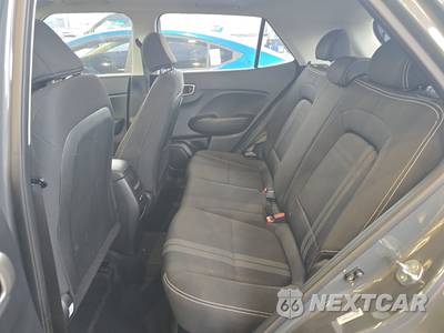 2025 Hyundai Venue SEL - zdjęcie 13 z 23 - miniatura