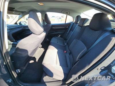 2026 Toyota Camry LE - zdjęcie 13 z 25 - miniatura