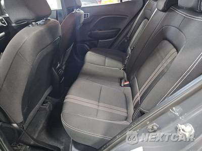 2025 Hyundai Venue SEL - zdjęcie 13 z 36 - miniatura