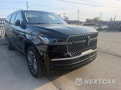2025 Lincoln Navigator L Reserve - zdjęcie 2 z 16 - miniatura