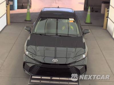 2025 Toyota Camry LE - zdjęcie 2 z 32 - miniatura