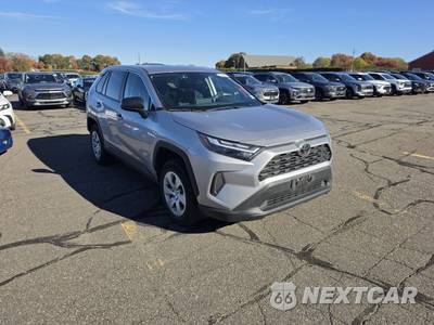 2025 Toyota RAV4 LE - zdjęcie 13 z 25 - miniatura