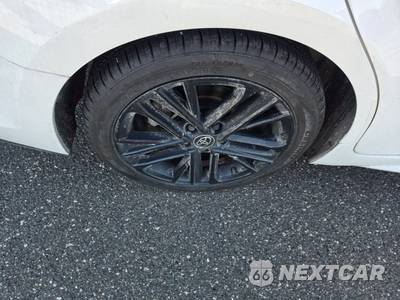 2025 Toyota Camry SE - zdjęcie 21 z 25 - miniatura
