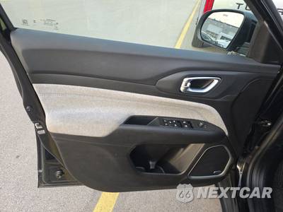 2025 Jeep Compass Latitude - zdjęcie 9 z 25 - miniatura