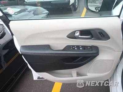 2023 Chrysler Pacifica Touring L 121.6" WB - zdjęcie 9 z 24 - miniatura