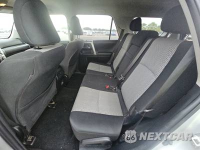 2022 Toyota 4Runner SR5 - zdjęcie 13 z 21 - miniatura